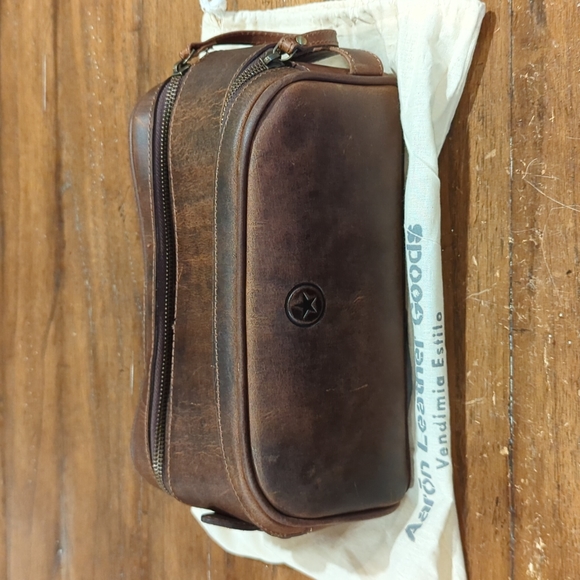 Aaron Leather Goods toiletries bag - Picture 2 of 7